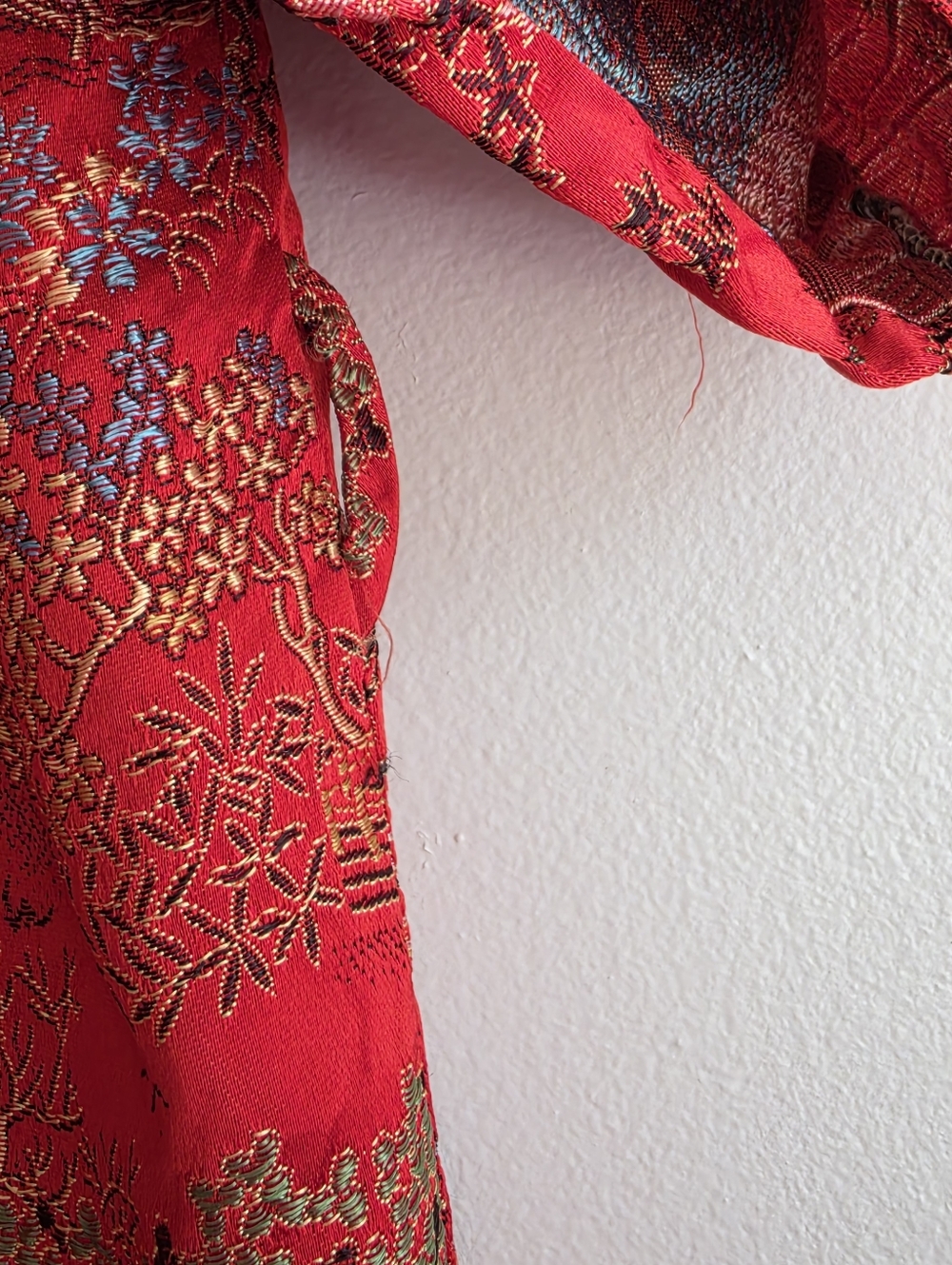 Vintage Solz Squirrel Chinese Red Brocade Kimono Robe Pocket Est Sz M - Picture 13 of 13